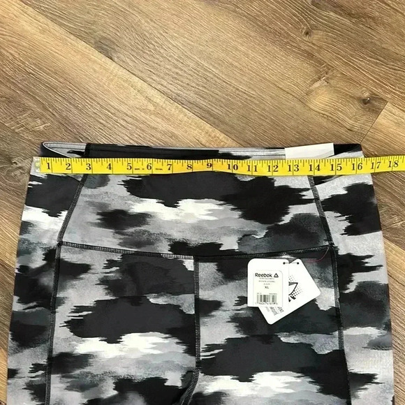 Reebok 7/8 High Rise Black/Gray/White Leggings Size XL NWT Moisture Management - Picture 8 of 13